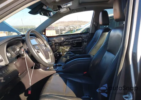 2018 Toyota Highlander Limited z USA, uszkodzony, nr VIN 5TDDZRFH9JS807141